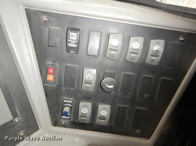 image for item DE0034 2000 International 3800 Thomas school bus