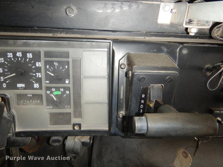 image for item DE0034 2000 International 3800 Thomas school bus