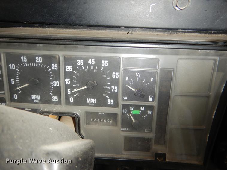 image for item DE0034 2000 International 3800 Thomas school bus