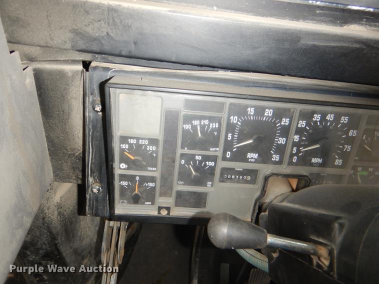 image for item DE0034 2000 International 3800 Thomas school bus