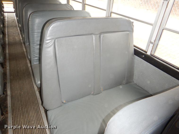 image for item DE0034 2000 International 3800 Thomas school bus