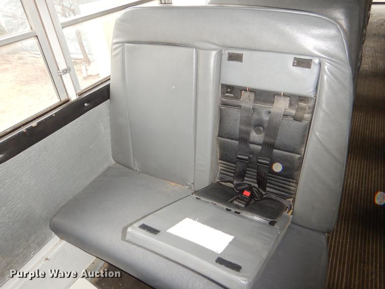 image for item DE0034 2000 International 3800 Thomas school bus