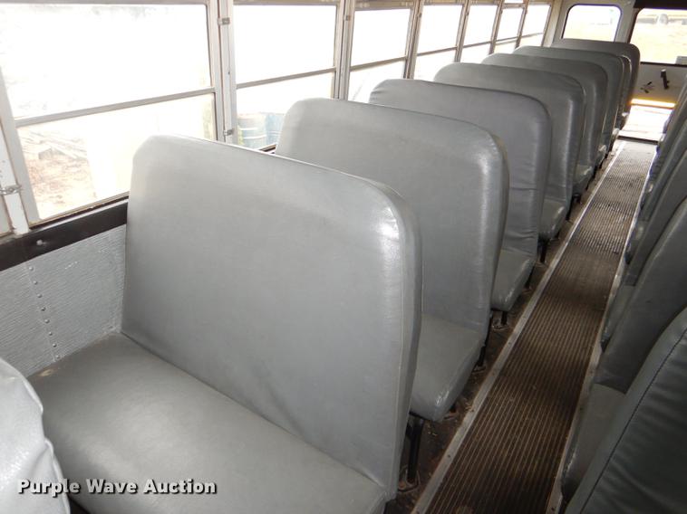 image for item DE0034 2000 International 3800 Thomas school bus