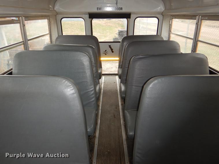 image for item DE0034 2000 International 3800 Thomas school bus