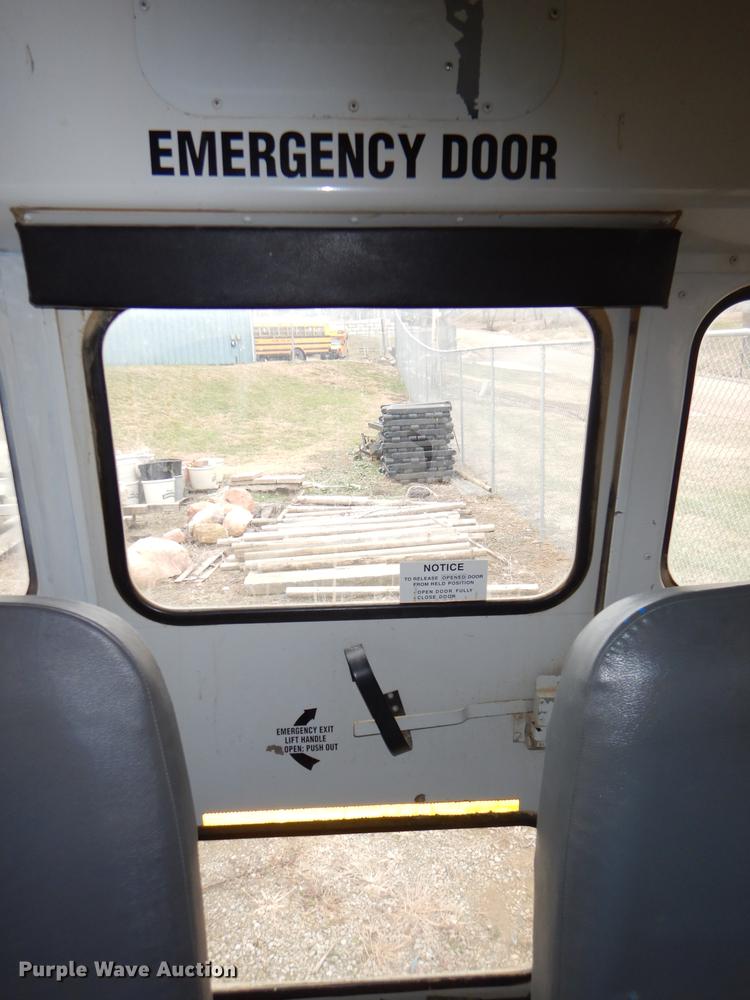 image for item DE0034 2000 International 3800 Thomas school bus