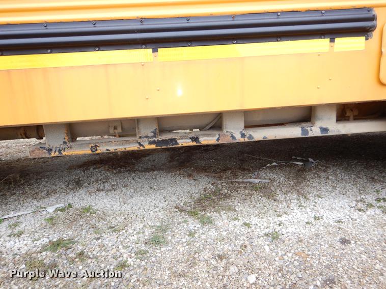 image for item DE0034 2000 International 3800 Thomas school bus