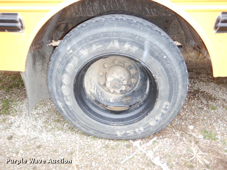 image for item DE0034 2000 International 3800 Thomas school bus