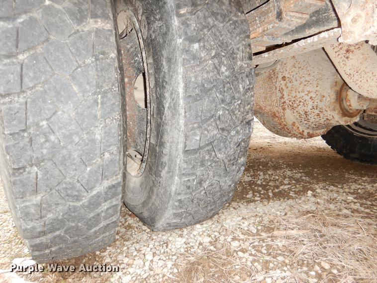 image for item DE0034 2000 International 3800 Thomas school bus