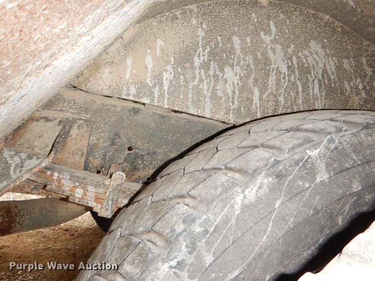 image for item DE0034 2000 International 3800 Thomas school bus