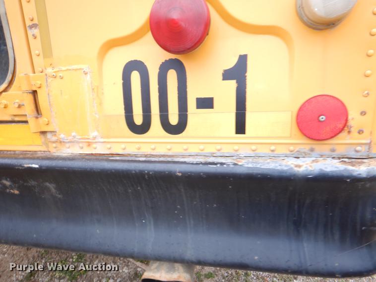 image for item DE0034 2000 International 3800 Thomas school bus