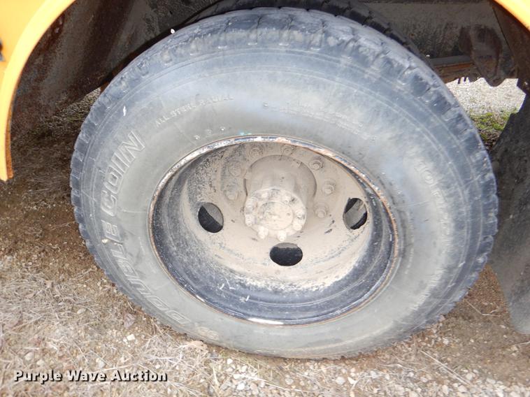 image for item DE0034 2000 International 3800 Thomas school bus