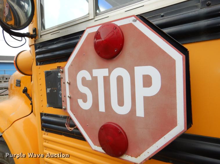 image for item DE0034 2000 International 3800 Thomas school bus