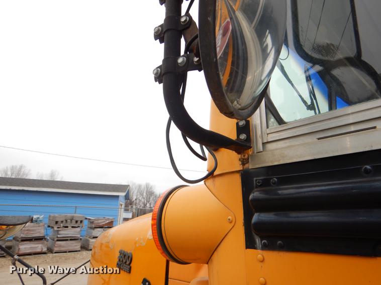 image for item DE0034 2000 International 3800 Thomas school bus