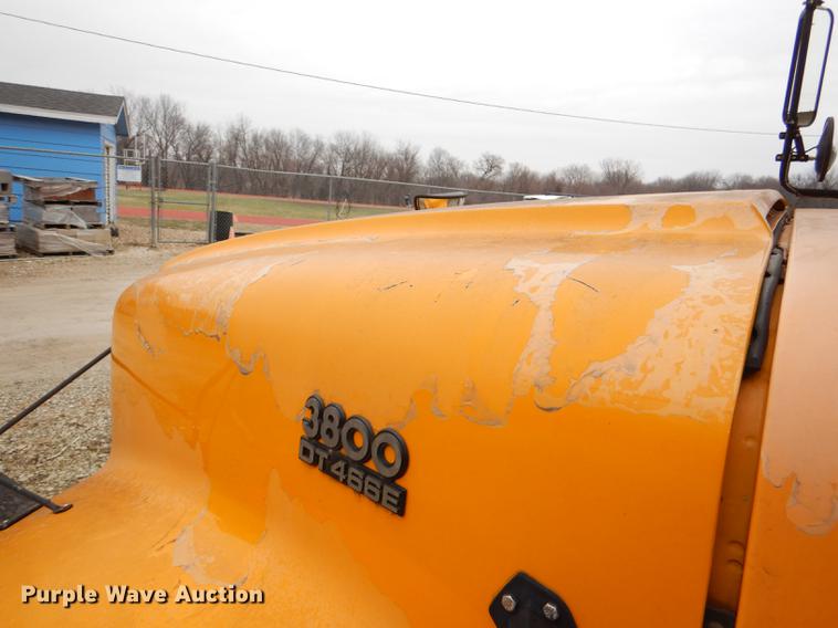 image for item DE0034 2000 International 3800 Thomas school bus