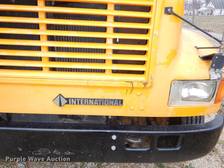 image for item DE0034 2000 International 3800 Thomas school bus