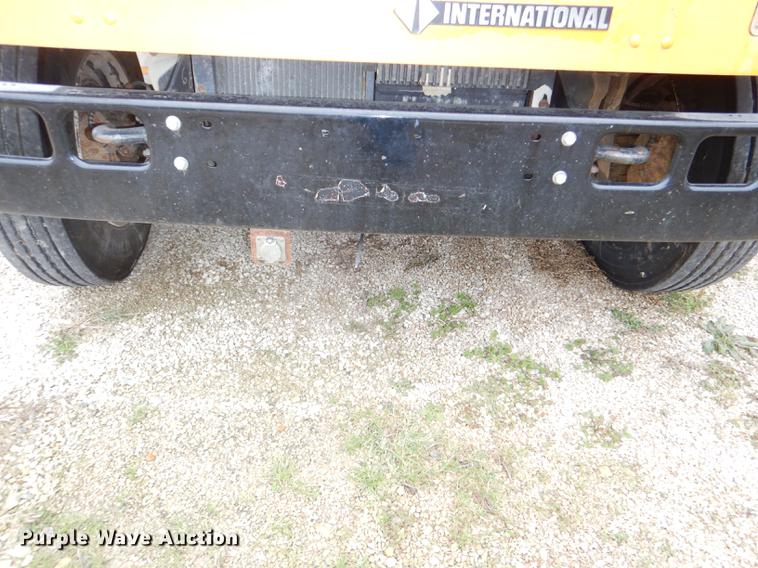 image for item DE0034 2000 International 3800 Thomas school bus