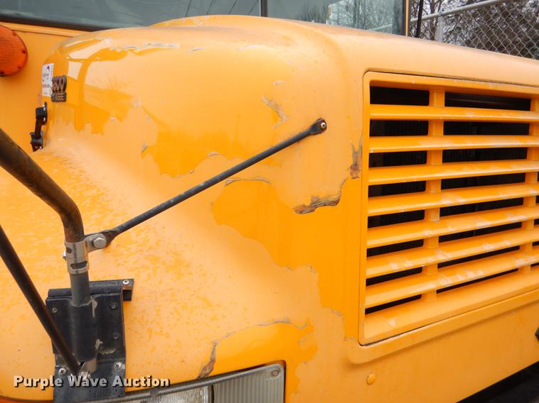 image for item DE0034 2000 International 3800 Thomas school bus