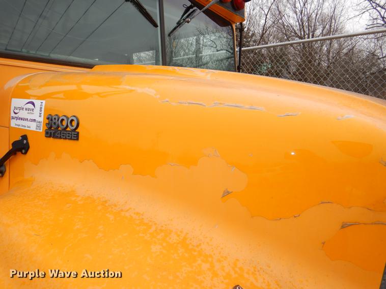 image for item DE0034 2000 International 3800 Thomas school bus