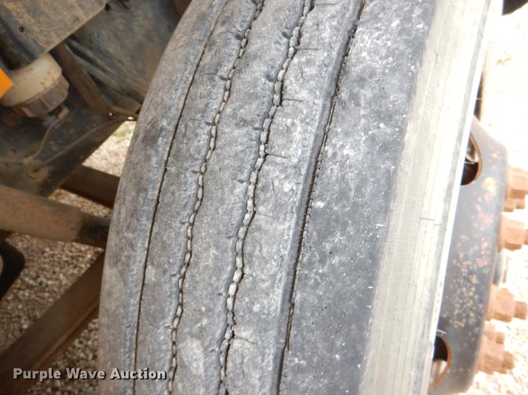 image for item DE0034 2000 International 3800 Thomas school bus