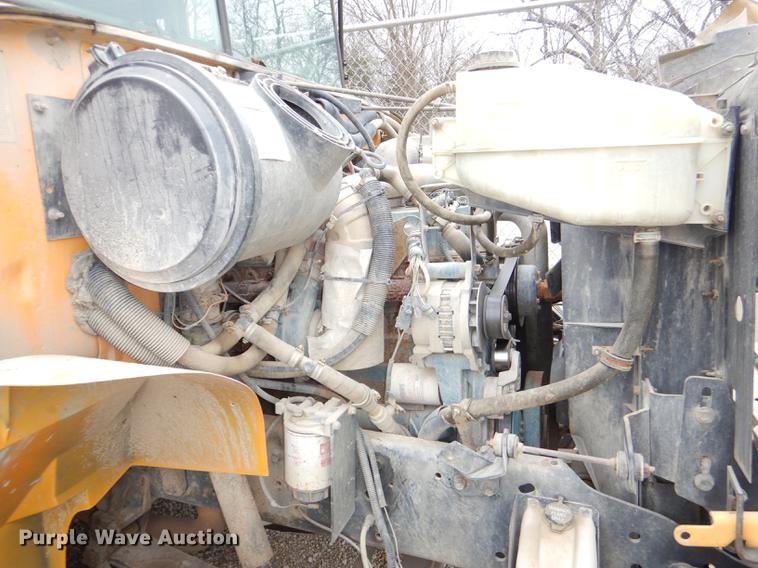 image for item DE0034 2000 International 3800 Thomas school bus