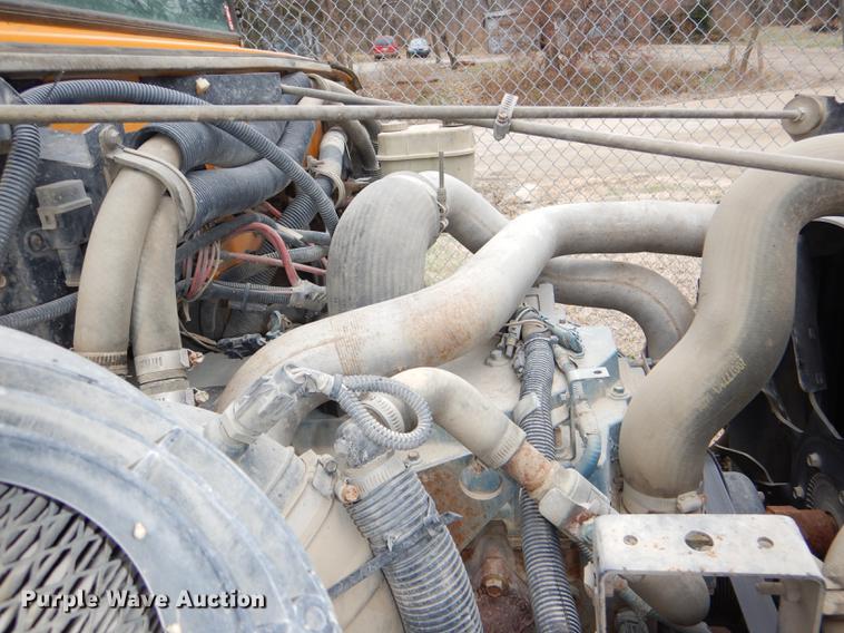 image for item DE0034 2000 International 3800 Thomas school bus