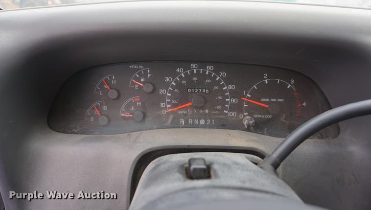 image for item DF1735 1999 Ford F550 Super Duty truck cab and chassis with tree spade