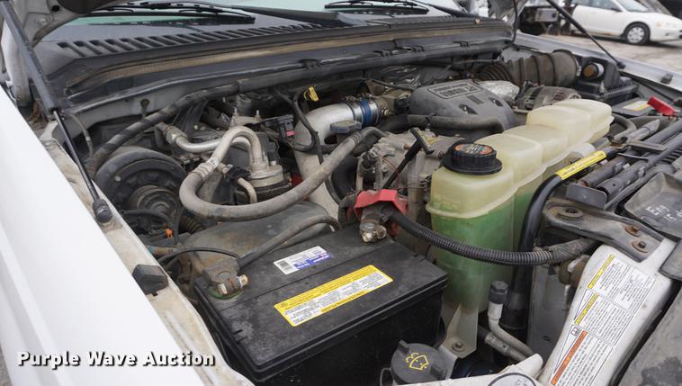 image for item DF1735 1999 Ford F550 Super Duty truck cab and chassis with tree spade