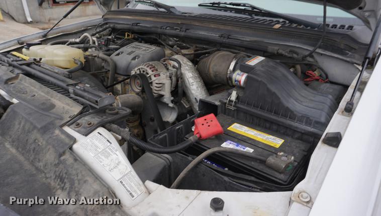 image for item DF1735 1999 Ford F550 Super Duty truck cab and chassis with tree spade