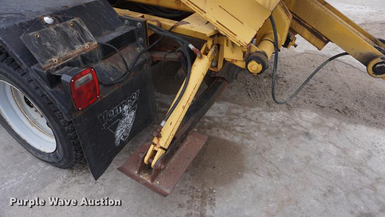 image for item DF1735 1999 Ford F550 Super Duty truck cab and chassis with tree spade