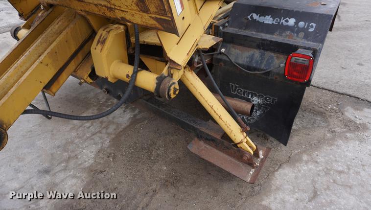 image for item DF1735 1999 Ford F550 Super Duty truck cab and chassis with tree spade