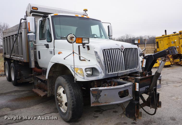 image for item DF1737 2006 International 7400 dump truck