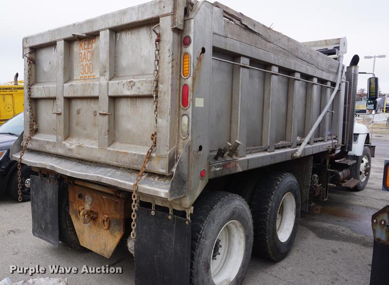 image for item DF1737 2006 International 7400 dump truck