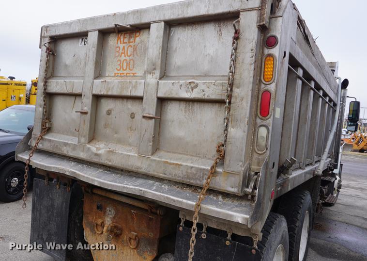 image for item DF1737 2006 International 7400 dump truck