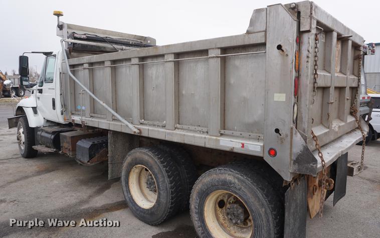 image for item DF1737 2006 International 7400 dump truck