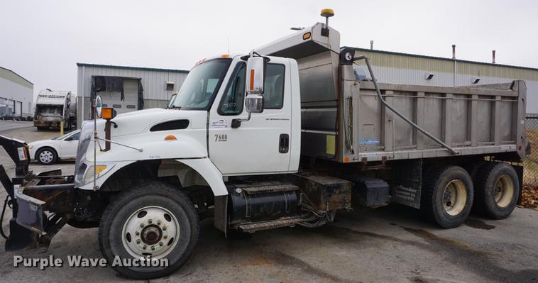 image for item DF1737 2006 International 7400 dump truck