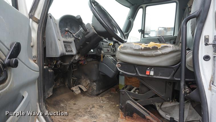 image for item DF1737 2006 International 7400 dump truck