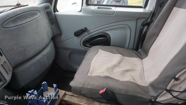 image for item DF1737 2006 International 7400 dump truck