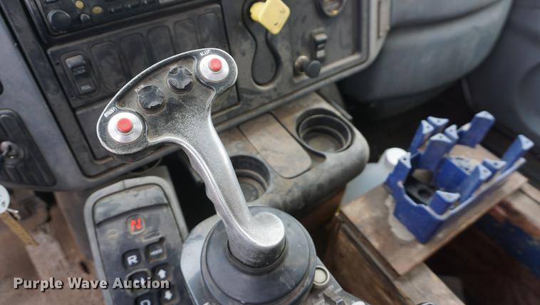 image for item DF1737 2006 International 7400 dump truck