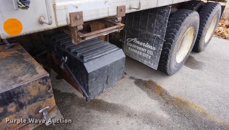 image for item DF1737 2006 International 7400 dump truck