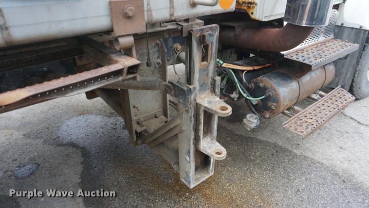 image for item DF1737 2006 International 7400 dump truck