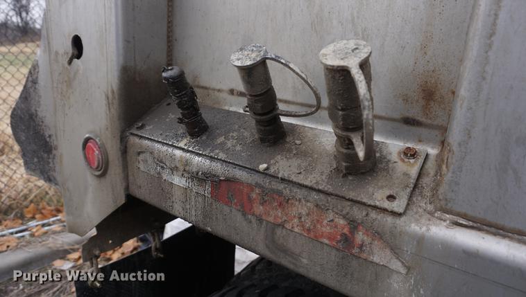 image for item DF1737 2006 International 7400 dump truck