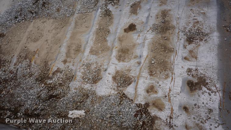 image for item DF1737 2006 International 7400 dump truck