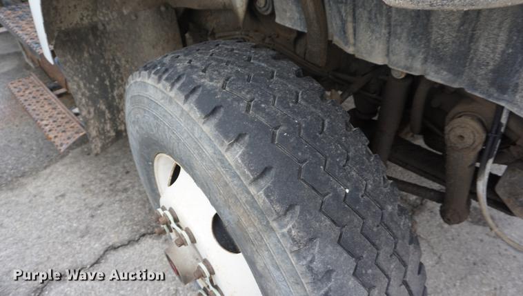 image for item DF1737 2006 International 7400 dump truck