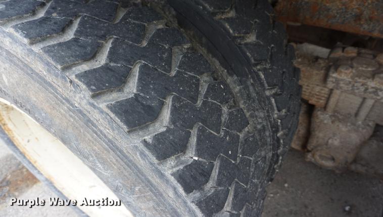 image for item DF1737 2006 International 7400 dump truck