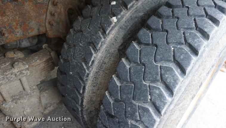 image for item DF1737 2006 International 7400 dump truck