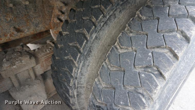 image for item DF1737 2006 International 7400 dump truck