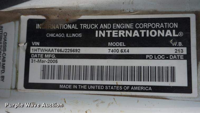 image for item DF1737 2006 International 7400 dump truck