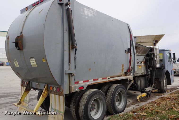 image for item DF1740 2010 Mack LE600 refuse truck