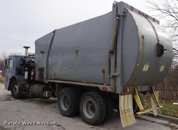 image for item DF1740 2010 Mack LE600 refuse truck