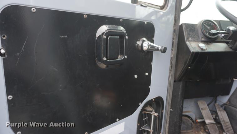 image for item DF1740 2010 Mack LE600 refuse truck